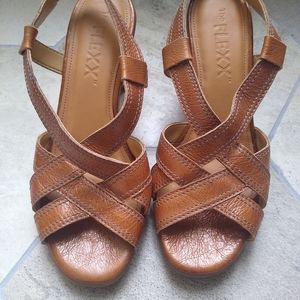 the flexx healed sandals